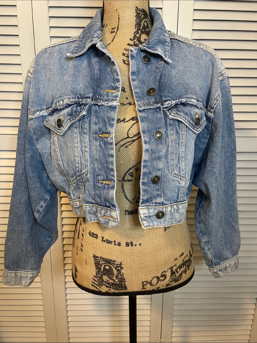 Free People Cropped Light Blue Denim Jacket - Sz XS